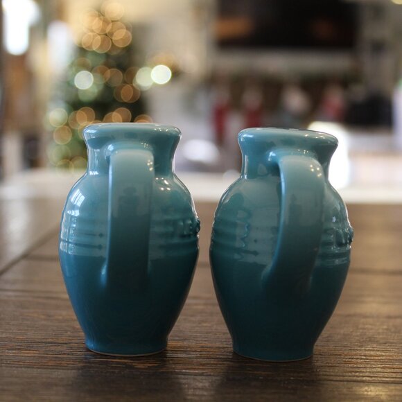 Le Creuset Retired Limited Color Ombre Blue Salt & Pepper Shakers Set Stoneware - Picture 4 of 6